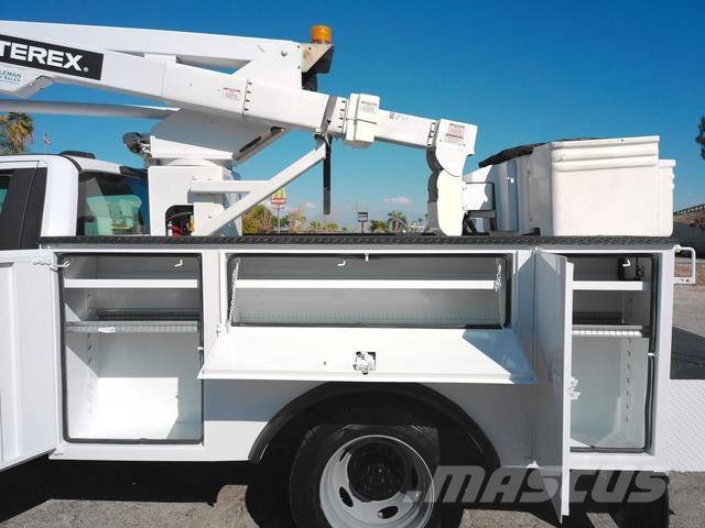 Ford F550 Evakuators ar manipulatoru