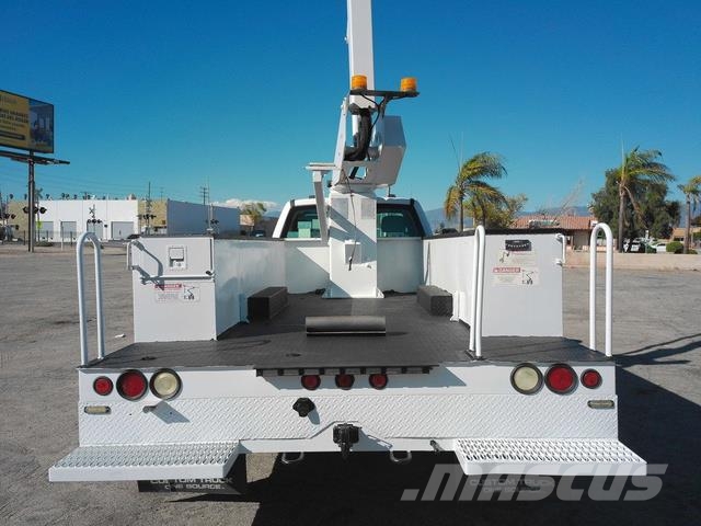 Ford F550 Evakuators ar manipulatoru