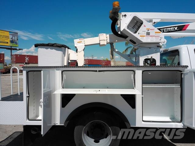 Ford F550 Evakuators ar manipulatoru
