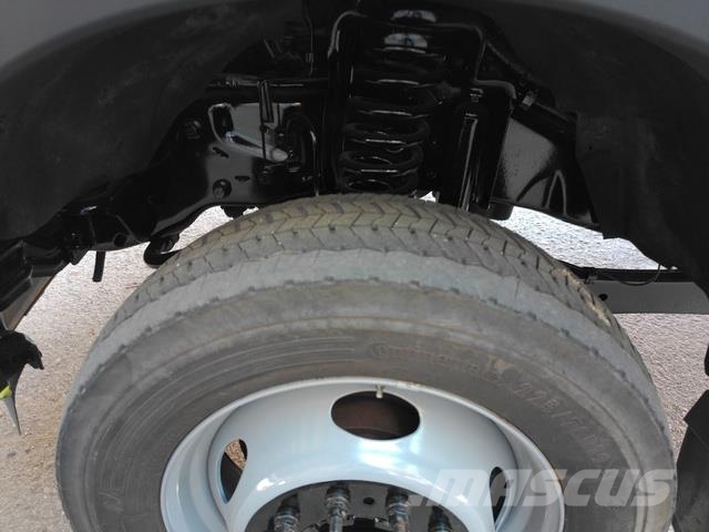 Ford F550 Evakuators ar manipulatoru