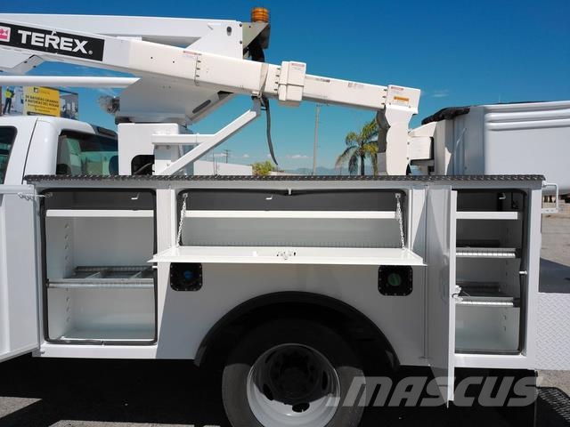 Ford F550 Evakuators ar manipulatoru