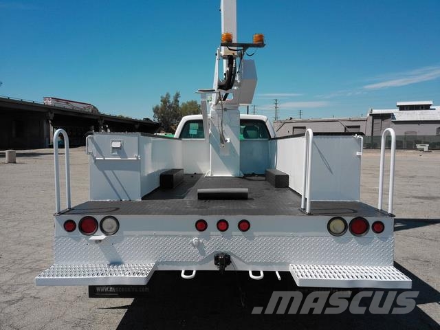Ford F550 Evakuators ar manipulatoru