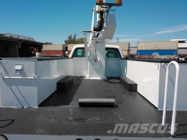 Ford F550 Evakuators ar manipulatoru