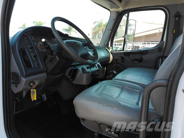 Freightliner M2 106 Грузовые эвакуаторы