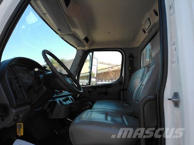 Freightliner M2 106 Грузовые эвакуаторы