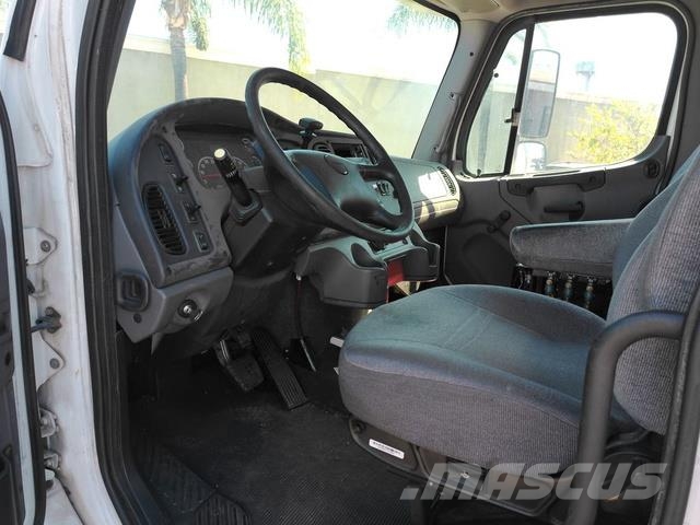 Freightliner M2 106 Grúas de vehículo