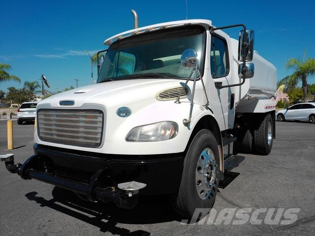 Freightliner M2 106 Grúas de vehículo