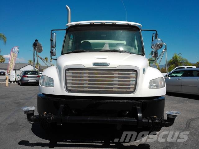 Freightliner M2 106 Grúas de vehículo