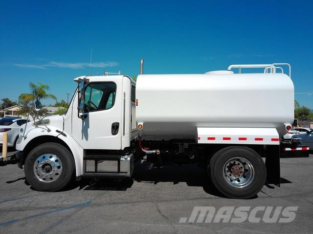 Freightliner M2 106 Grúas de vehículo