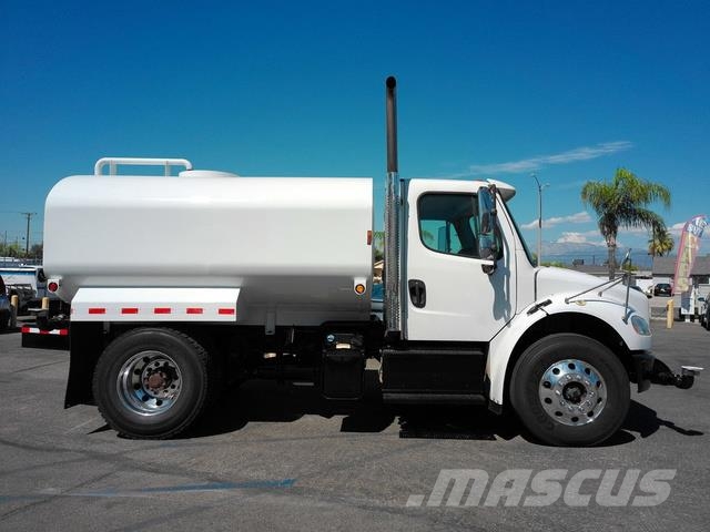 Freightliner M2 106 Grúas de vehículo