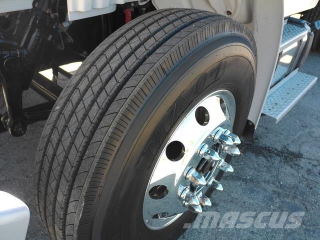 Freightliner M2 106 Hinausautot