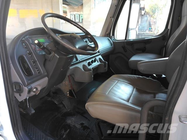 Freightliner M2 106 Hinausautot