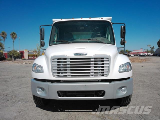 Freightliner M2 106 Hinausautot