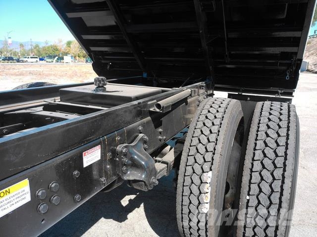 Freightliner M2 106 Hinausautot