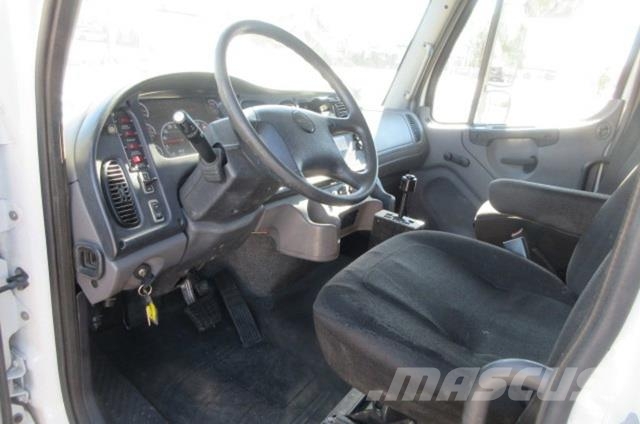 Freightliner M2 106 Hinausautot