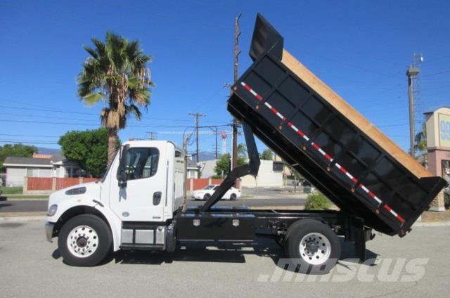 Freightliner M2 106 Hinausautot