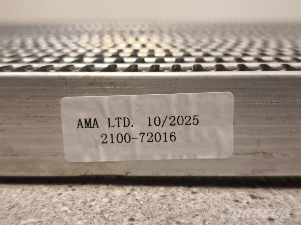 JCB 30/925766 Kabiinid