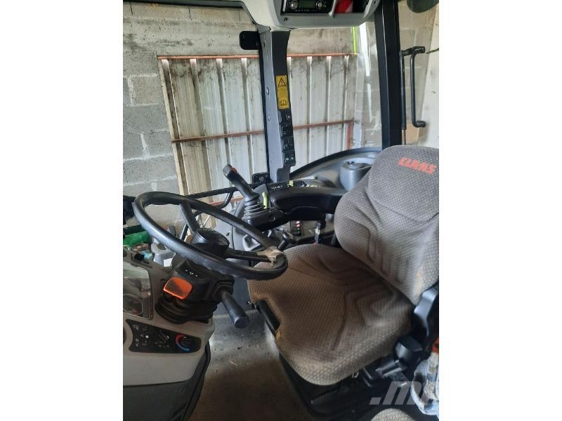 CLAAS ARION410 Tracteur