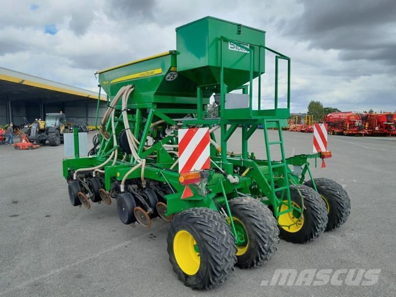 John Deere 750A مثاقيب