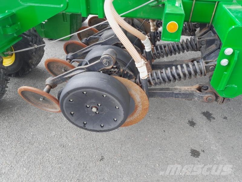 John Deere 750A مثاقيب