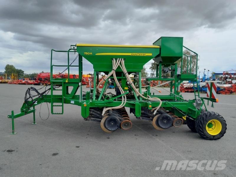 John Deere 750A مثاقيب
