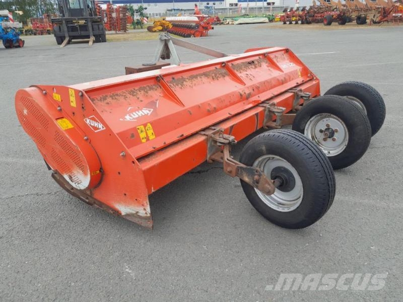 Kuhn RM320 جزازات وأغطية المراعي
