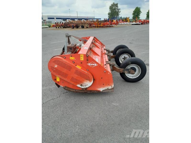 Kuhn RM320 جزازات وأغطية المراعي