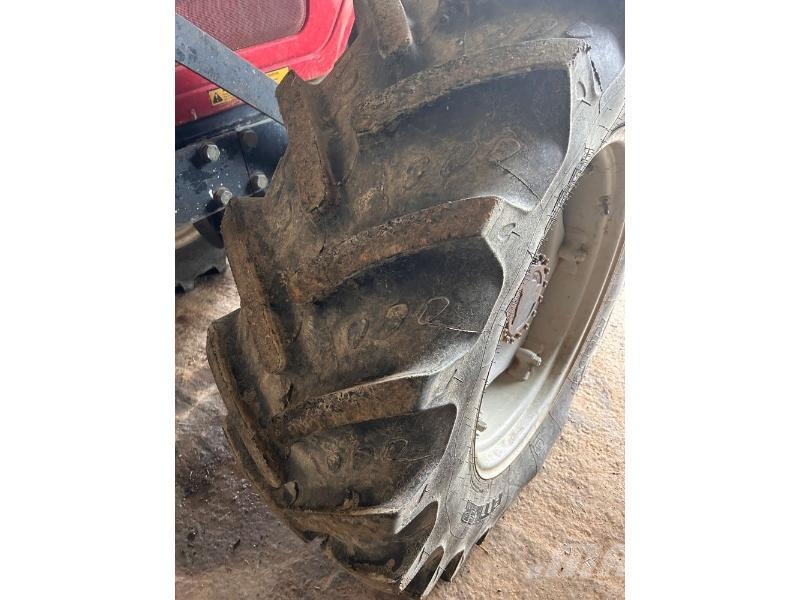 Massey Ferguson 6245 トラクター