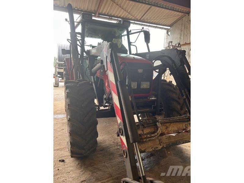 Massey Ferguson 6245 トラクター