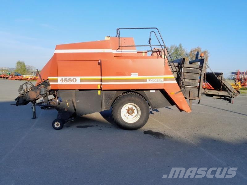 New Holland 4880 Πρέσες τετράγωνων δεμάτων