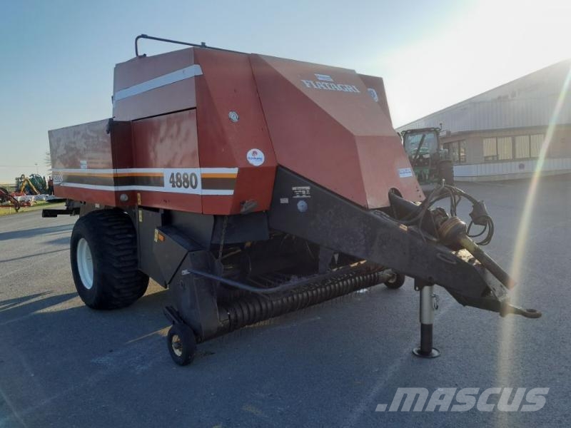 New Holland 4880 Πρέσες τετράγωνων δεμάτων