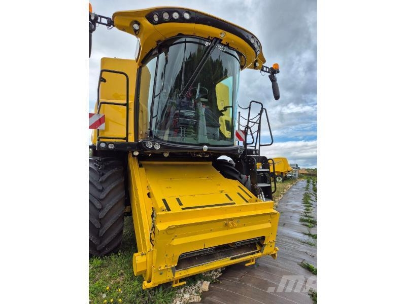 New Holland CX8-70 Комбайни