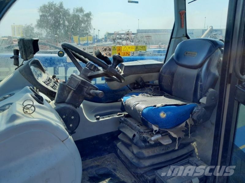 New Holland LM7-42 Telehandlers