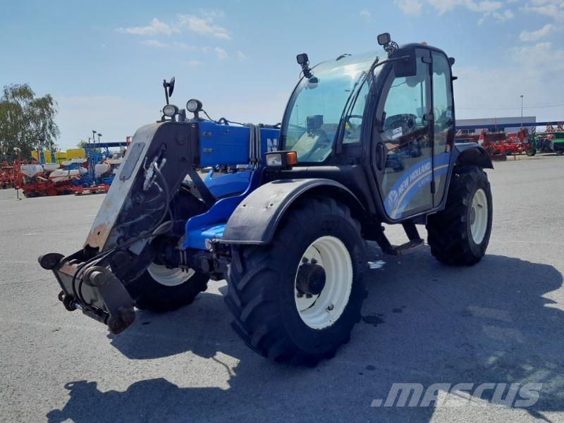 New Holland LM7-42 Telehandlers