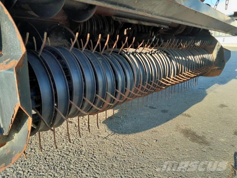 New Holland ROLL-BELT180 Rundballe-pressere