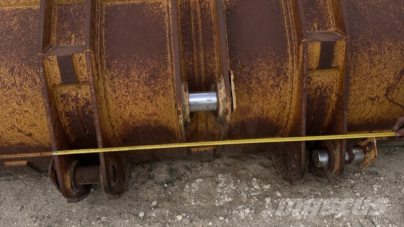  Bucket CATERPILLAR 966G (Chargeuse) Pistoane