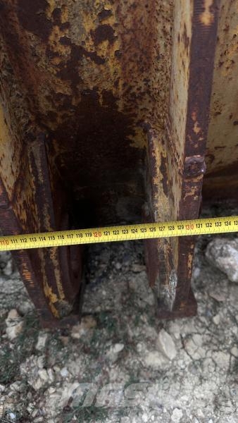  Bucket CATERPILLAR 966G (Chargeuse) Pistoane