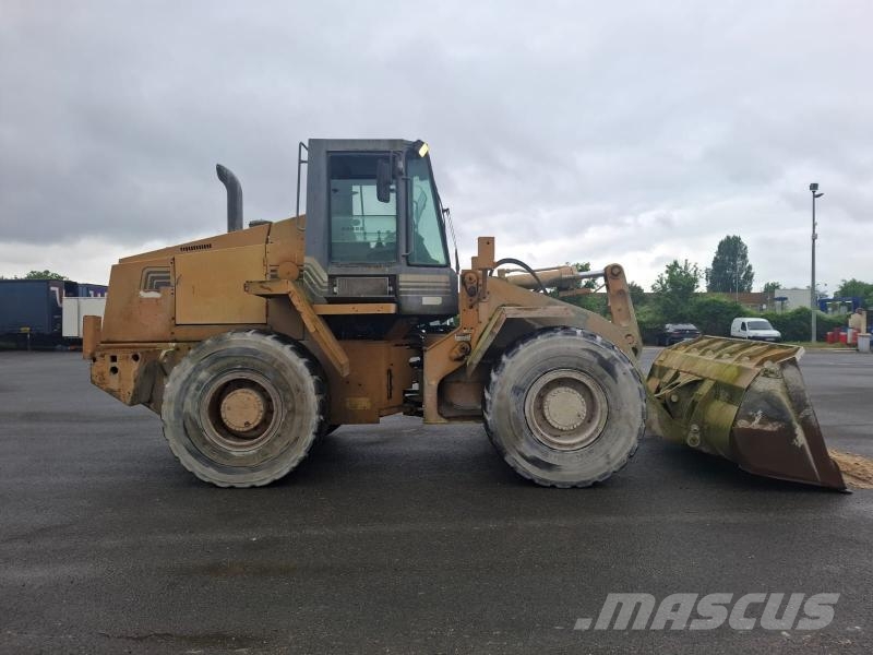 CASE 621B Radlader