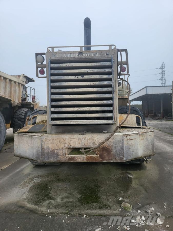 CAT 988B Kolesové nakladače