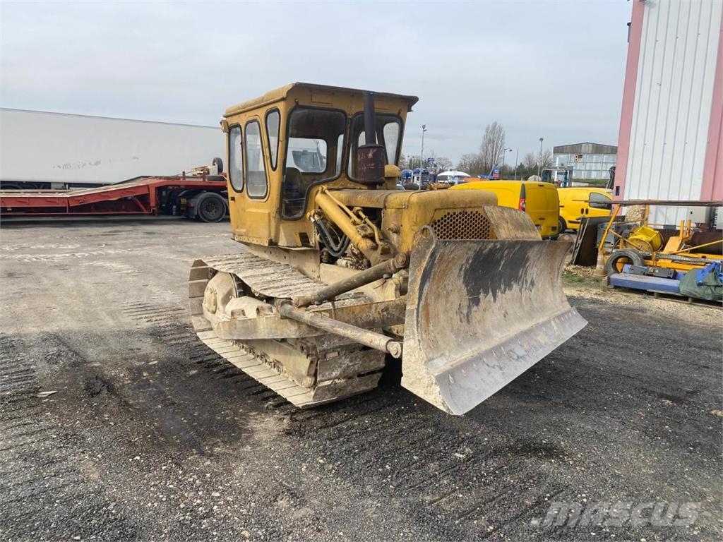 CAT D4D ブルドーザー