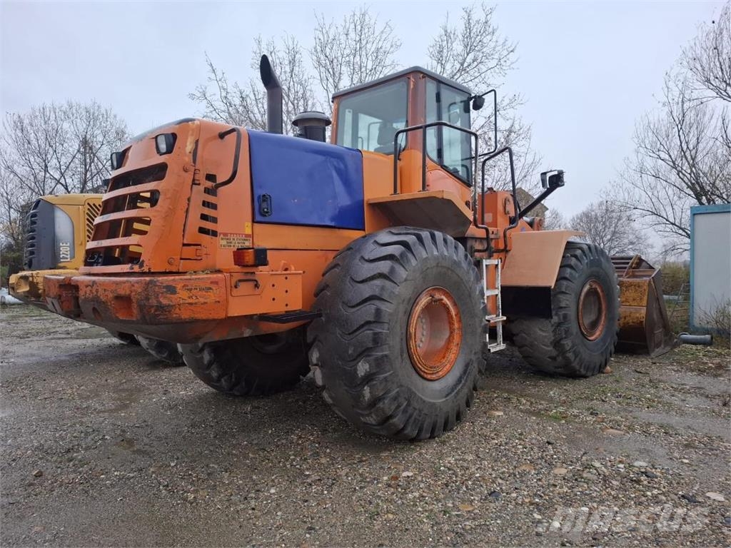 Hitachi W270 Rataslaadurid