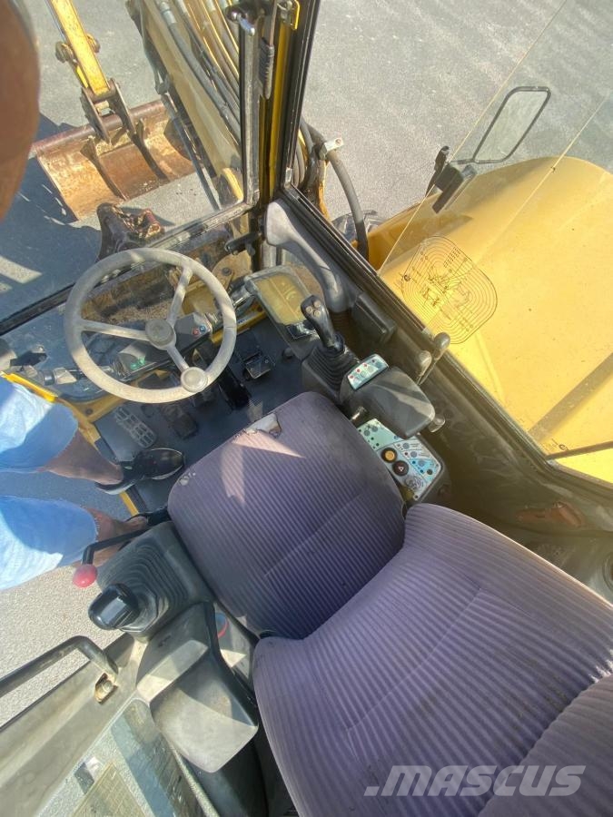 Komatsu PW95 Escavatori gommati