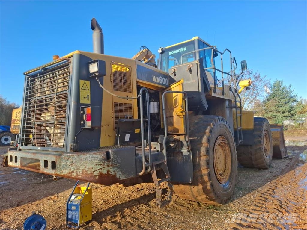 Komatsu WA600-6 لوادر بعجل