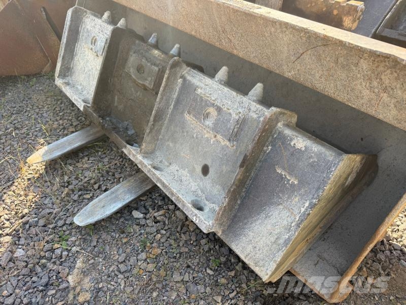 Mecalac 12 MTX Bageri na kotačima