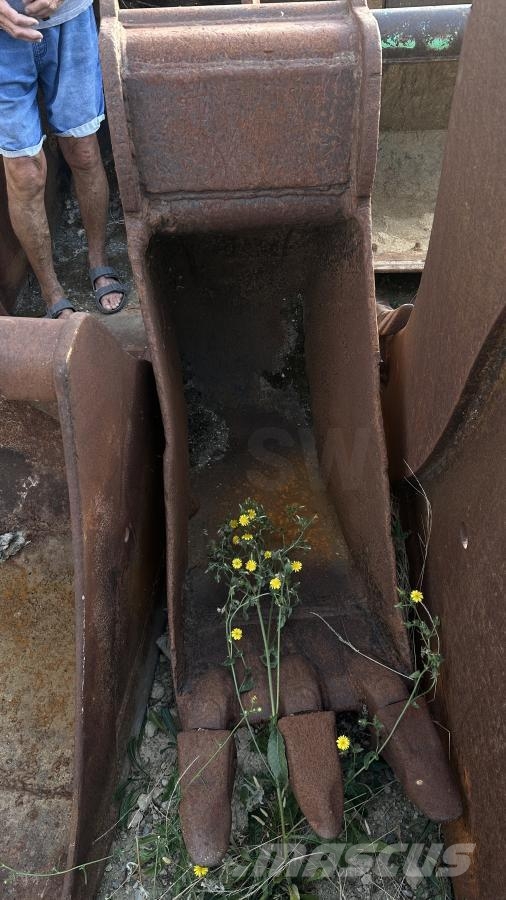  Narrow Bucket Multiple Units Available Cucharones