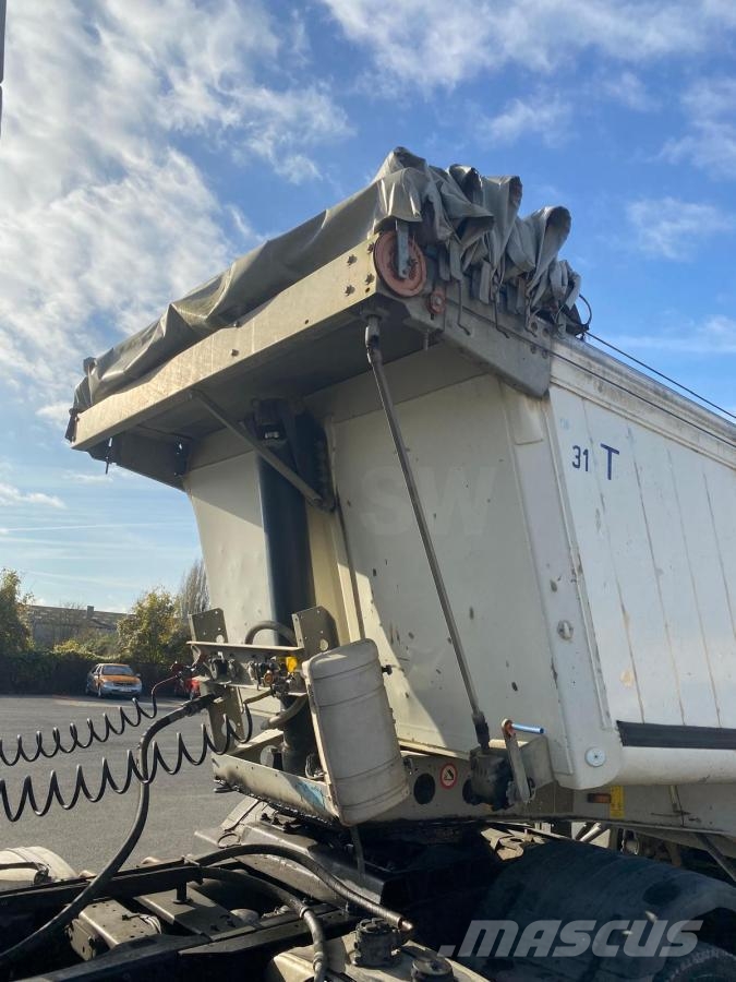 Schmitz Cargobull SKI Kippladerauflieger