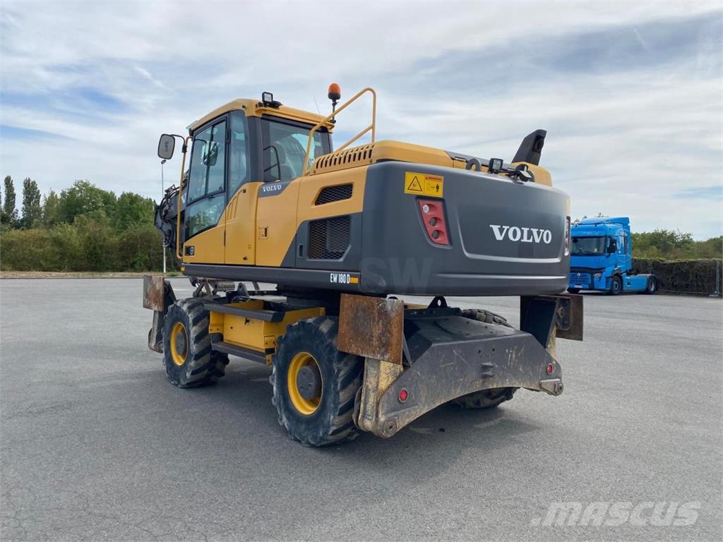 Volvo EW180 D Pelle sur pneus