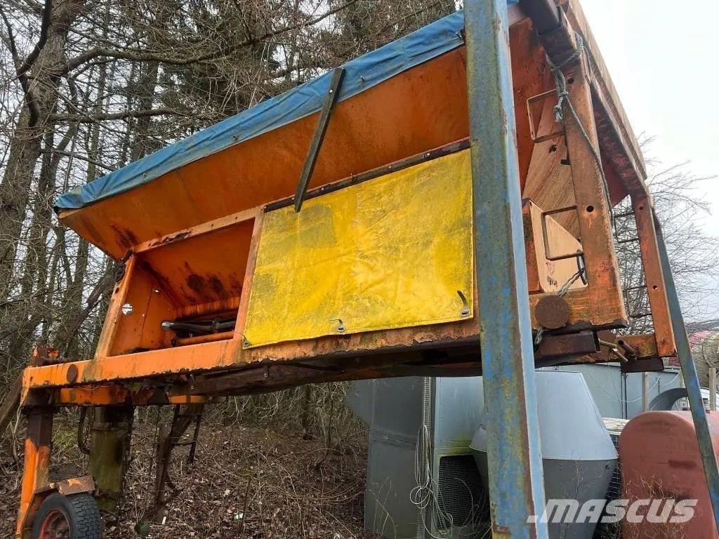 Epoke Ukendt Ukendt Sand and salt spreaders