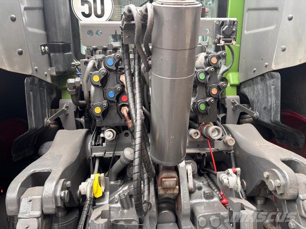 Fendt 824 VARIO PROFI + Tractors