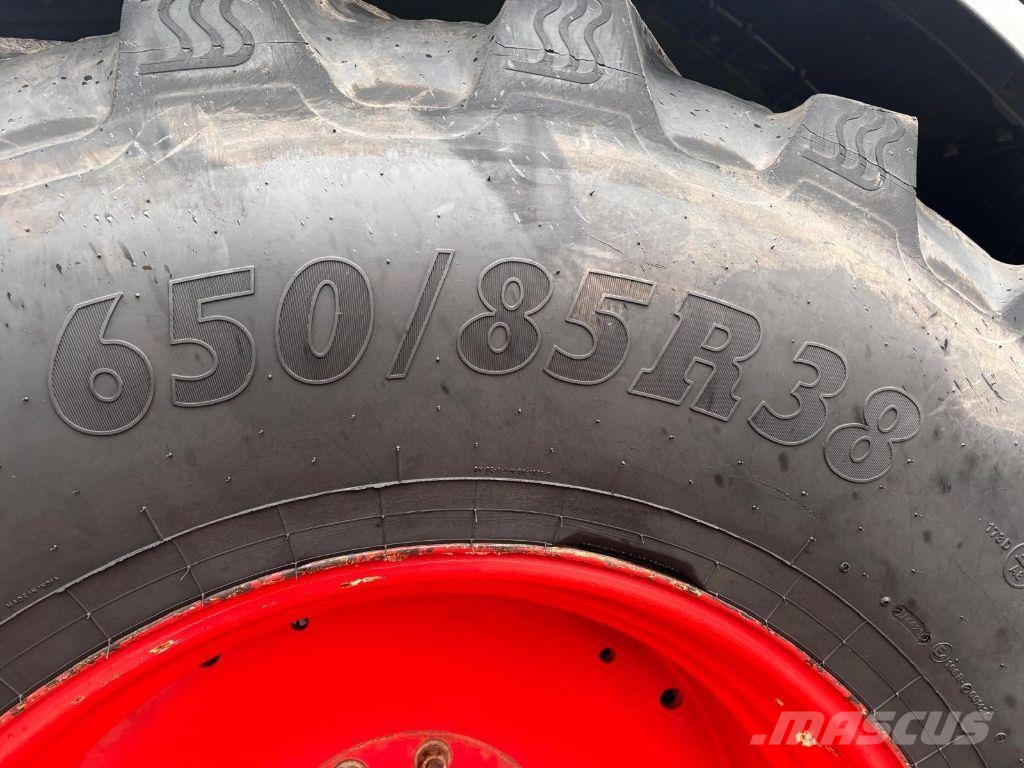 Fendt 824 VARIO PROFI + Tractors